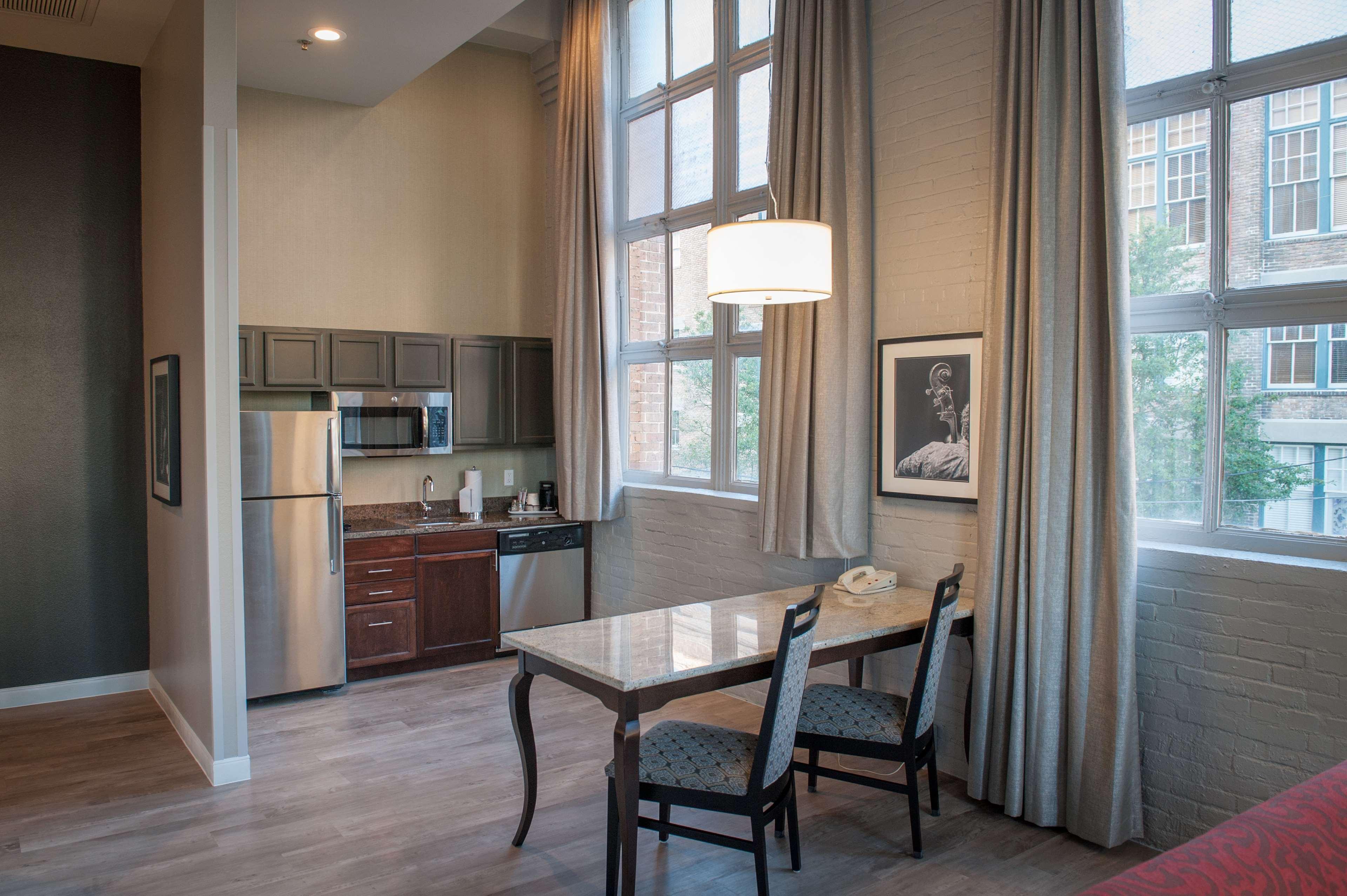 Hampton Inn And Suites New Orleans Convention Center Экстерьер фото