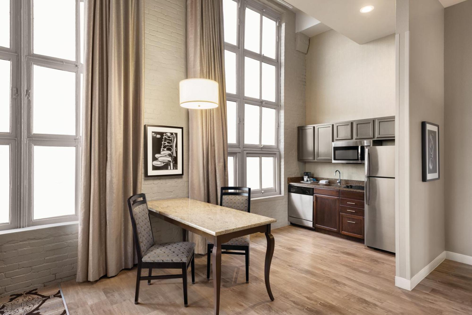 Hampton Inn And Suites New Orleans Convention Center Экстерьер фото